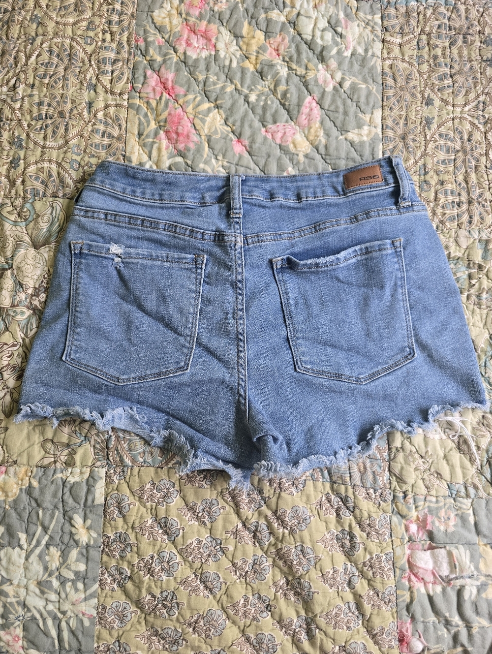 RSQ Vintage High Rise Distressed Jean Shorts Women's Size 27 / 4 - Picture 2 of 5